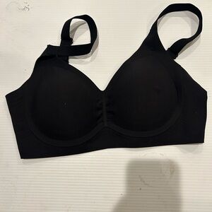 Elegant Black Seamless Bra